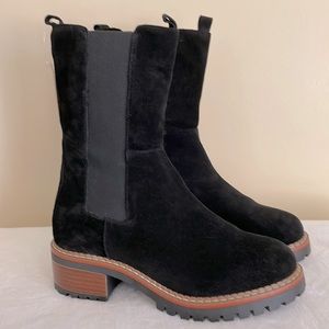 Bertuchi Black Suede Boots 8 NWT